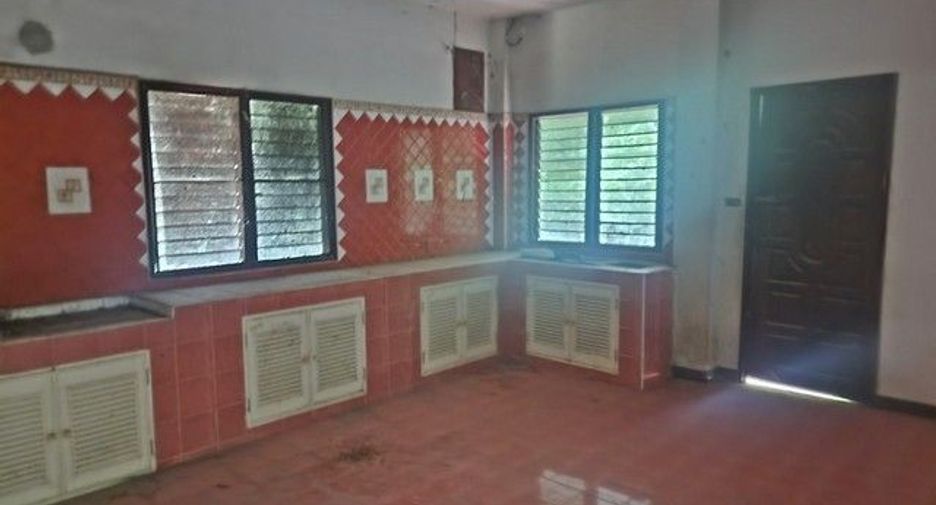 For sale 1 bed warehouse in Tha Tako, Nakhon Sawan