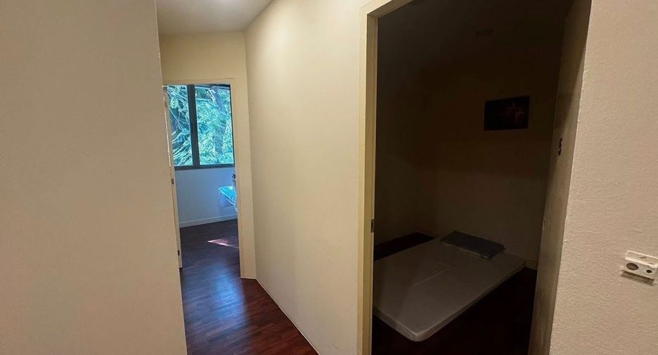For rent 13 bedrooms townhouse in Watthana, Bangkok