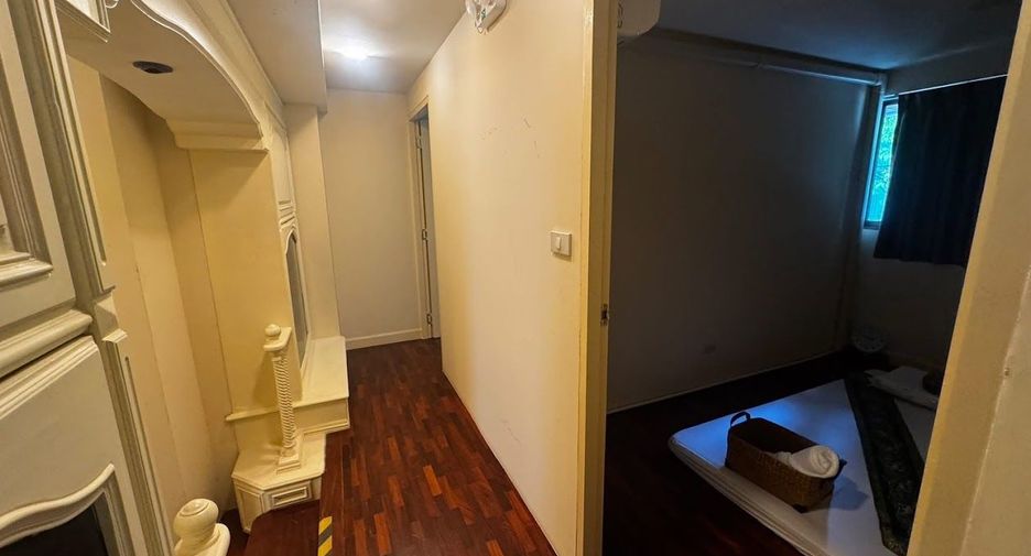 For rent 13 bedrooms townhouse in Watthana, Bangkok