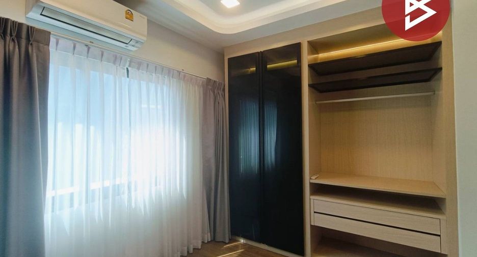 Casa adosada en venta de estudio en Bang Phli, Samut Prakan