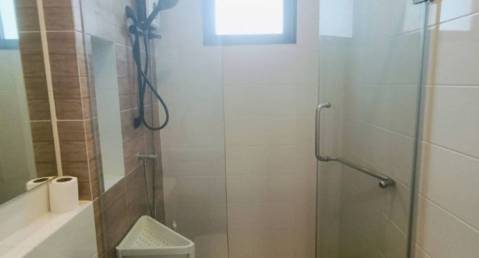 Casa adosada en venta de estudio en Bang Phli, Samut Prakan