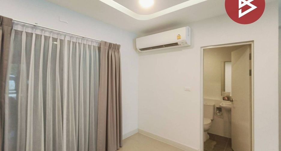 Casa adosada en venta de estudio en Bang Phli, Samut Prakan