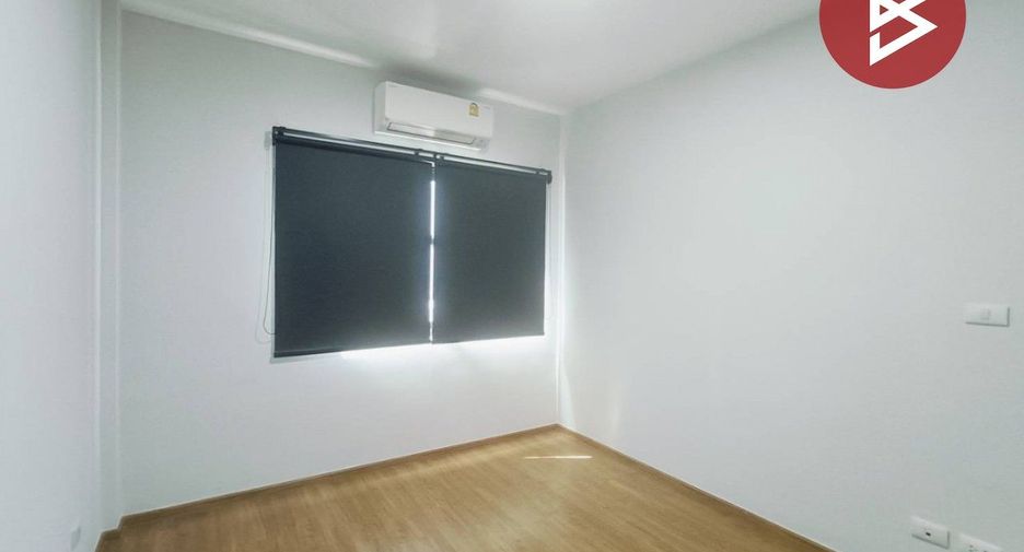 Casa adosada en venta de estudio en Bang Phli, Samut Prakan