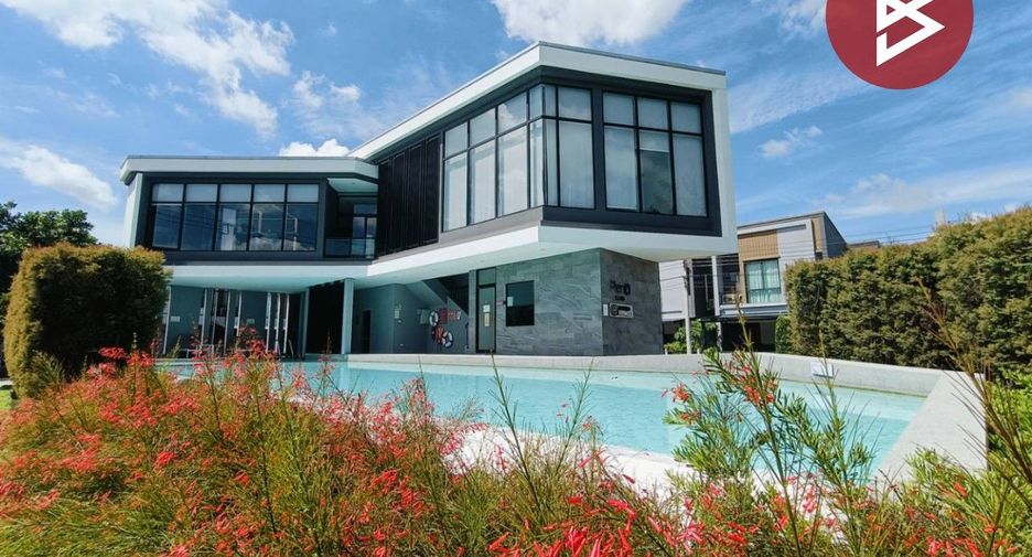 Casa adosada en venta de estudio en Bang Phli, Samut Prakan
