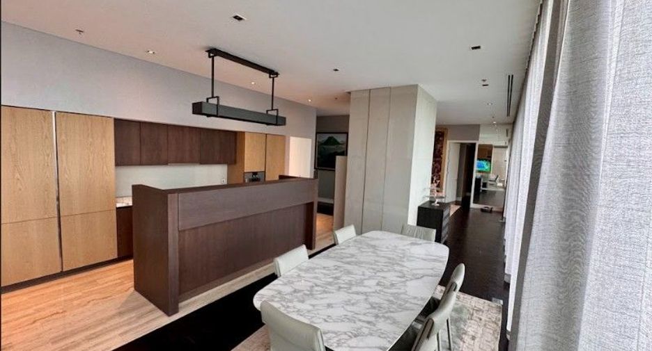 For rent 4 bedrooms condo in Sathon, Bangkok