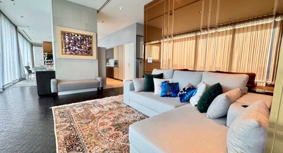 For rent 4 bedrooms condo in Sathon, Bangkok