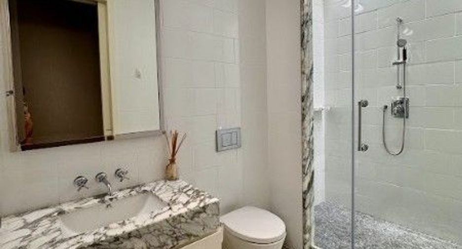 For rent 4 bedrooms condo in Sathon, Bangkok
