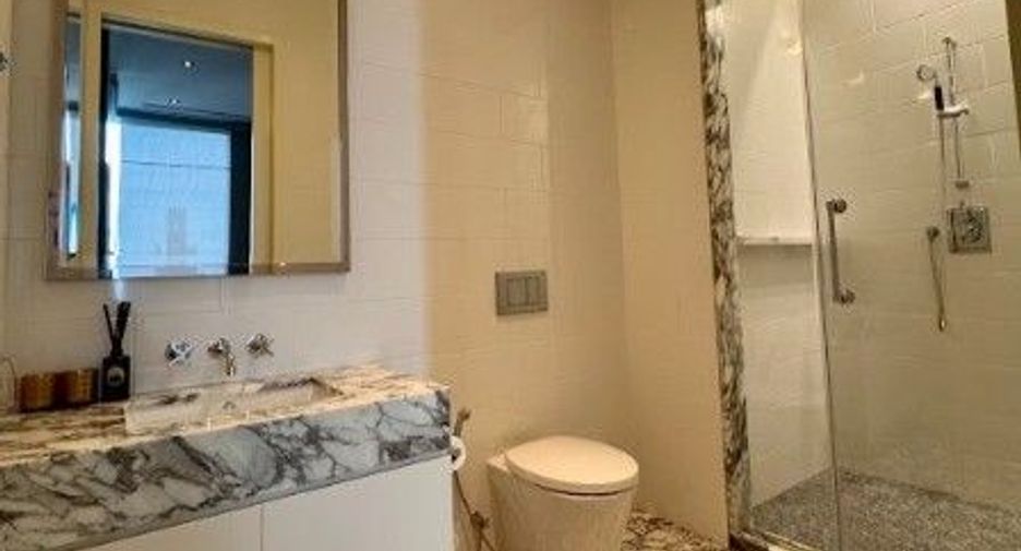 For rent 4 bedrooms condo in Sathon, Bangkok