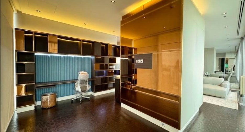 For rent 4 bedrooms condo in Sathon, Bangkok