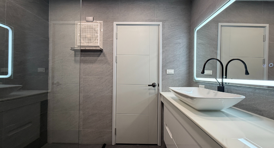 For sale 3 bedrooms condo in Mueang Chiang Mai, Chiang Mai