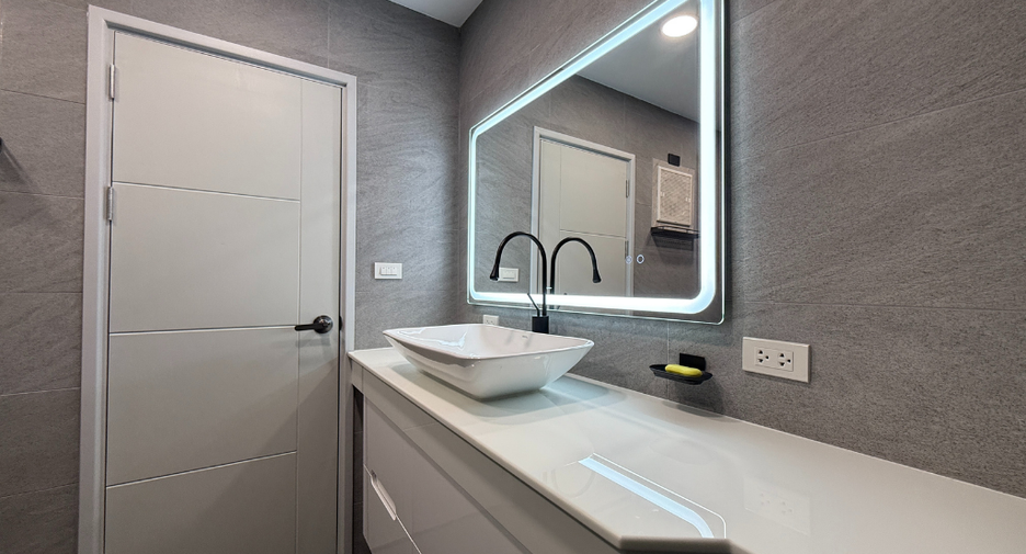 For sale 3 bedrooms condo in Mueang Chiang Mai, Chiang Mai