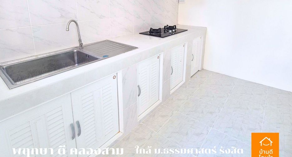 Casa adosada en venta de 3 habitaciones en Khlong Luang, Pathum Thani