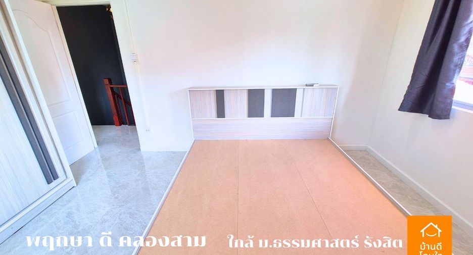 Casa adosada en venta de 3 habitaciones en Khlong Luang, Pathum Thani