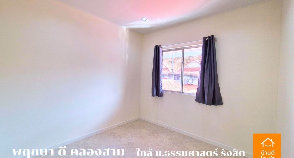 Casa adosada en venta de 3 habitaciones en Khlong Luang, Pathum Thani