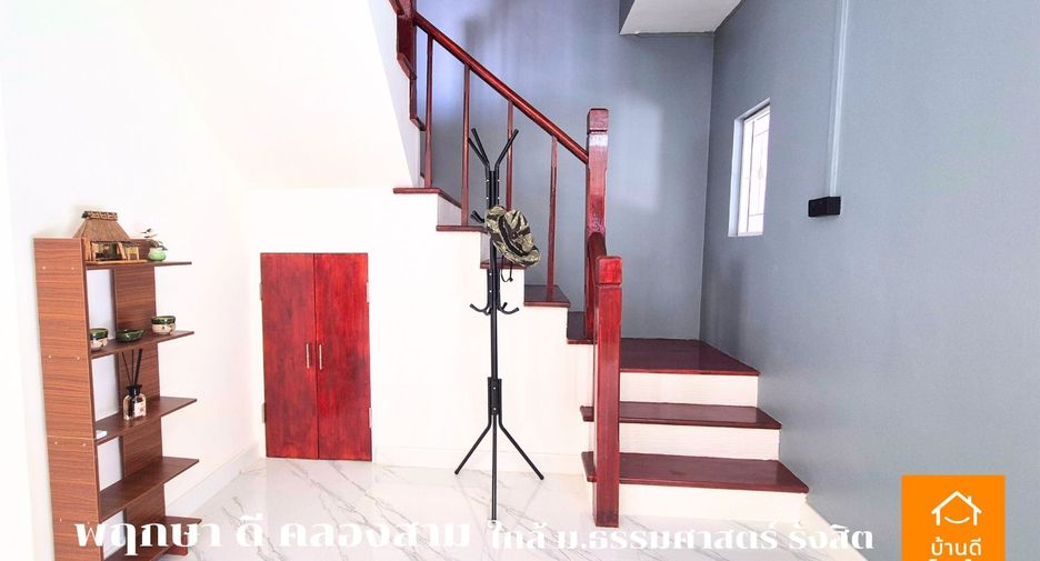 Casa adosada en venta de 3 habitaciones en Khlong Luang, Pathum Thani