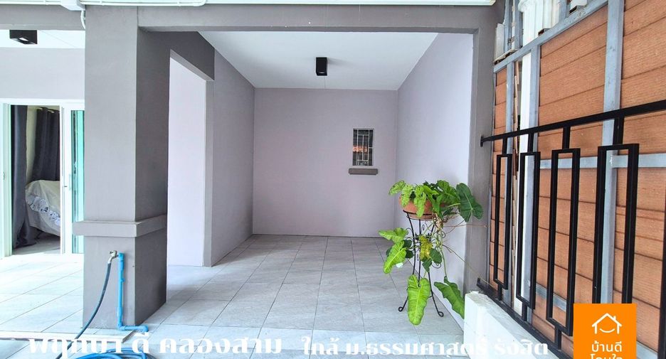 Casa adosada en venta de 3 habitaciones en Khlong Luang, Pathum Thani