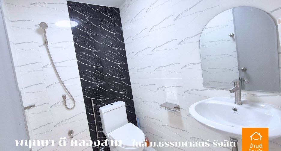 Casa adosada en venta de 3 habitaciones en Khlong Luang, Pathum Thani