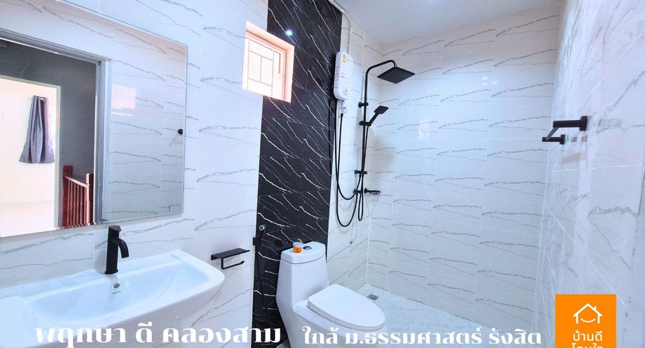 Casa adosada en venta de 3 habitaciones en Khlong Luang, Pathum Thani