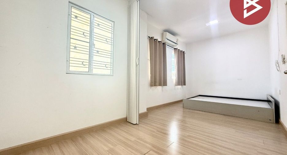 For sale 4 ベッドルーム townhouse in Krathum Baen, Samut Sakhon