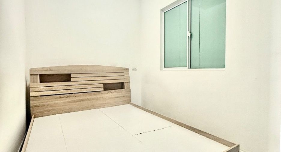 For sale 4 ベッドルーム townhouse in Krathum Baen, Samut Sakhon