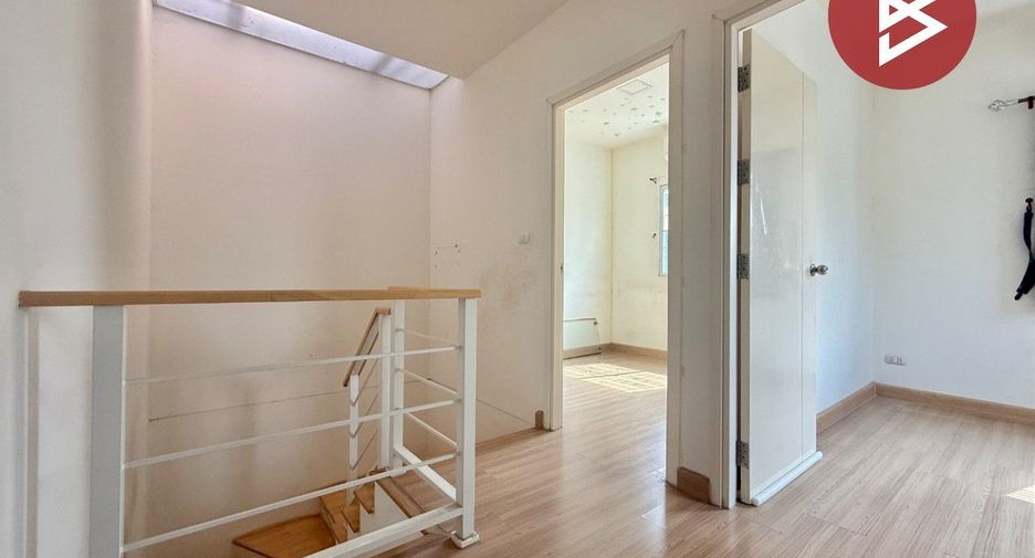 For sale 4 ベッドルーム townhouse in Krathum Baen, Samut Sakhon
