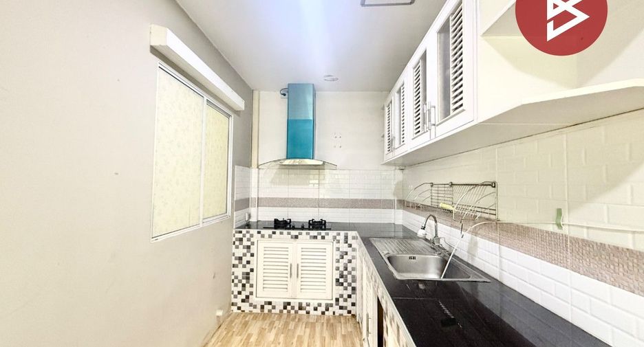 For sale 4 ベッドルーム townhouse in Krathum Baen, Samut Sakhon