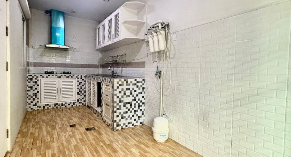 For sale 4 ベッドルーム townhouse in Krathum Baen, Samut Sakhon