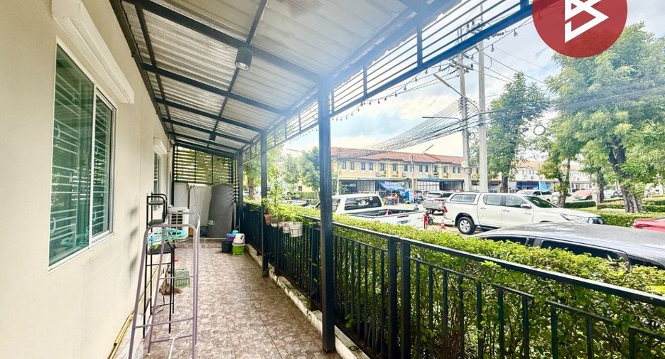 For sale 4 ベッドルーム townhouse in Krathum Baen, Samut Sakhon