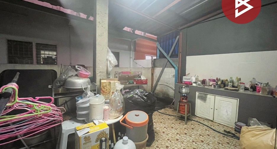Casa adosada en venta de 3 habitaciones en Phra Samut Chedi, Samut Prakan