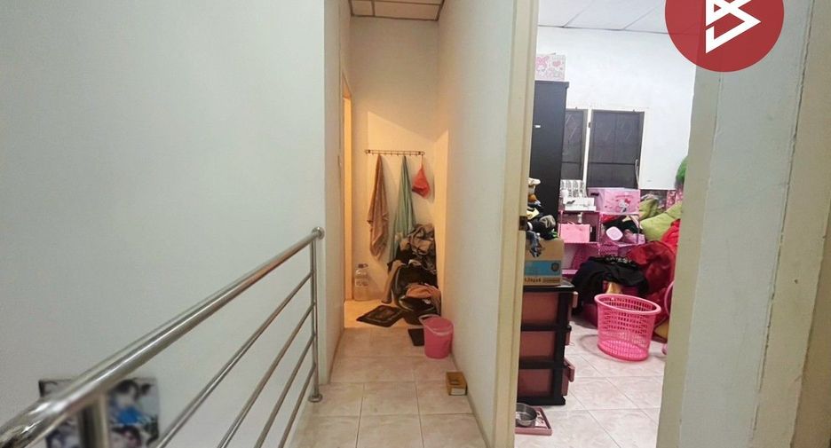 Casa adosada en venta de 3 habitaciones en Phra Samut Chedi, Samut Prakan