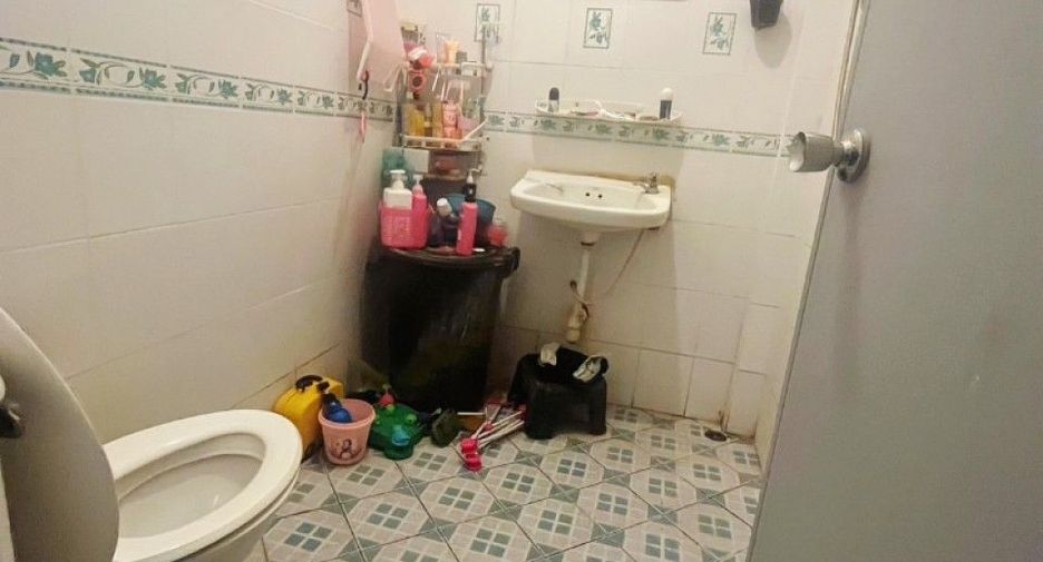 Casa adosada en venta de 3 habitaciones en Phra Samut Chedi, Samut Prakan