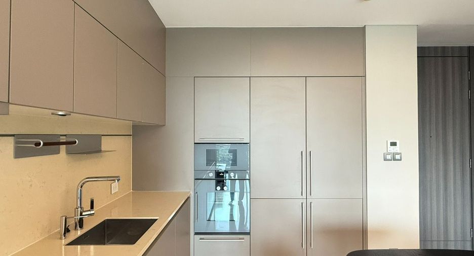 For sale 1 bed condo in Pathum Wan, Bangkok