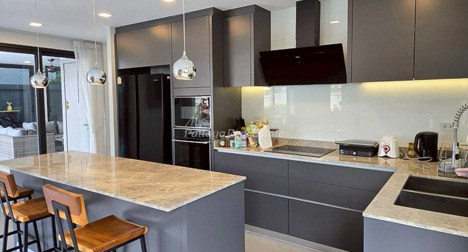For sale 4 bedrooms villa in Bang Lamung, Chonburi
