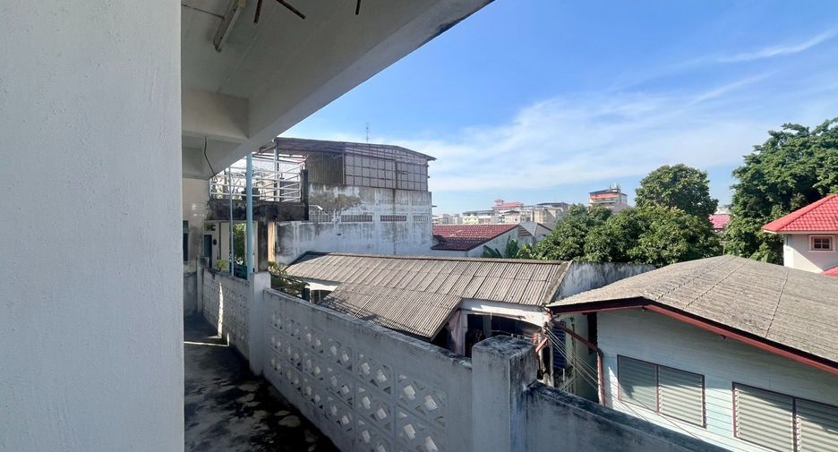 For sale 8 bedrooms apartment in Bangkok Noi, Bangkok