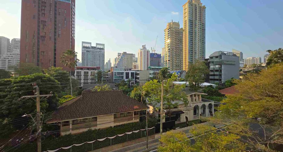 For sale 2 bedrooms condo in Watthana, Bangkok