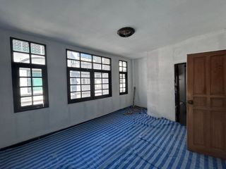 Аренда и продажа 5 спальни торговое помещение в Щаттхана, Бангкок