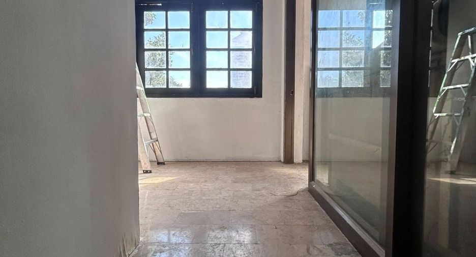 Аренда и продажа 5 спальни торговое помещение в Щаттхана, Бангкок