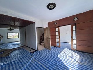 Аренда и продажа 5 спальни торговое помещение в Щаттхана, Бангкок