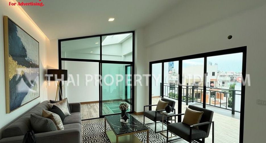 For rent 5 bedrooms villa in Bang Na, Bangkok