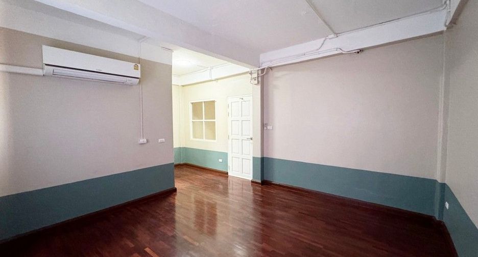 For rent 5 ベッドルーム townhouse in Suan Luang, Bangkok