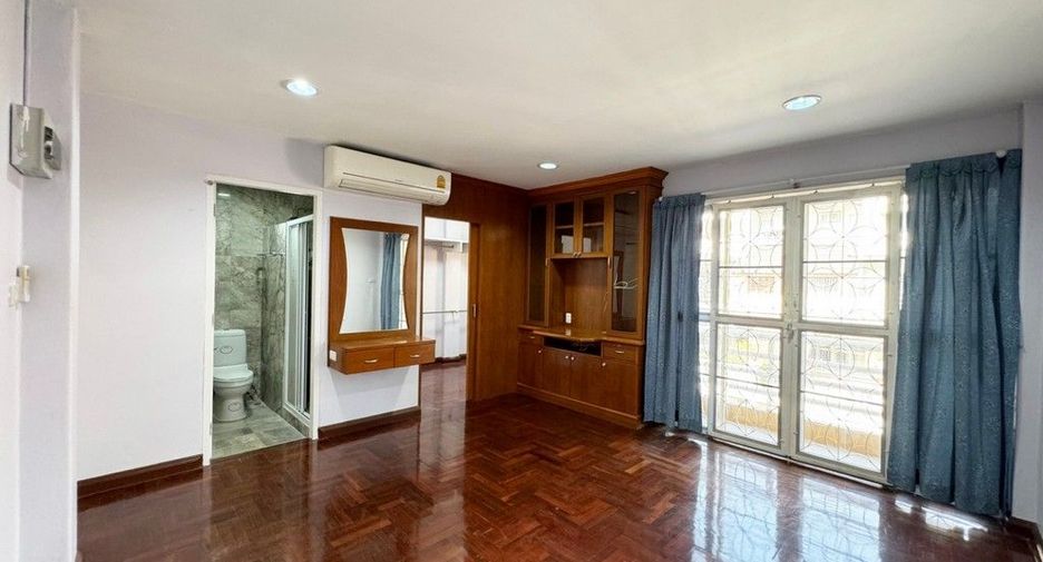For rent 5 ベッドルーム townhouse in Suan Luang, Bangkok