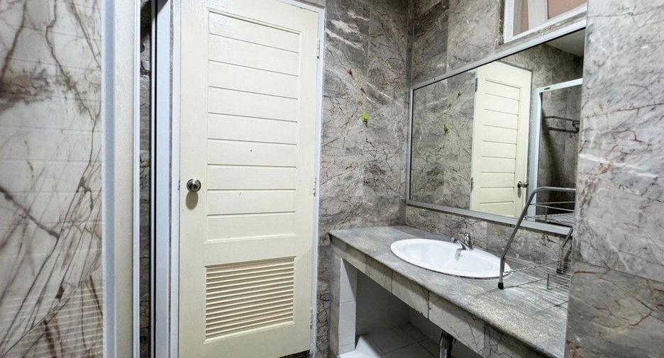 For rent 5 ベッドルーム townhouse in Suan Luang, Bangkok