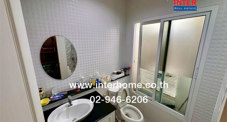 For sale 3 bedrooms townhouse in Mueang Nonthaburi, Nonthaburi