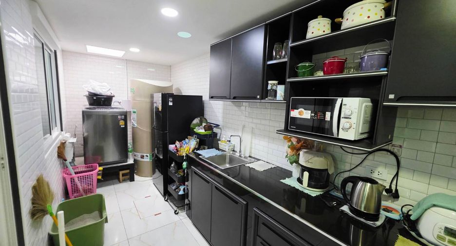Casa adosada en venta de 3 habitaciones en Mueang Pathum Thani, Pathum Thani