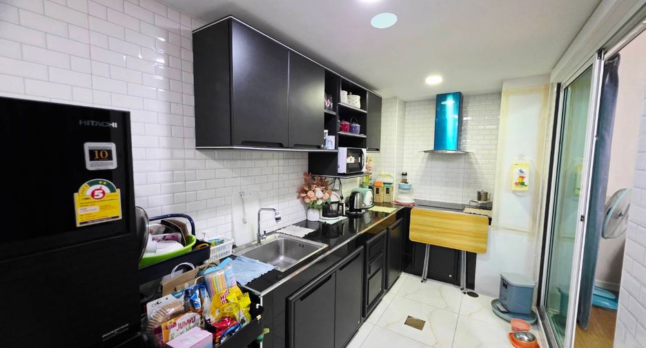 Casa adosada en venta de 3 habitaciones en Mueang Pathum Thani, Pathum Thani