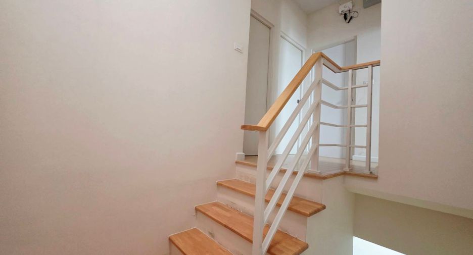 Casa adosada en venta de 3 habitaciones en Mueang Pathum Thani, Pathum Thani