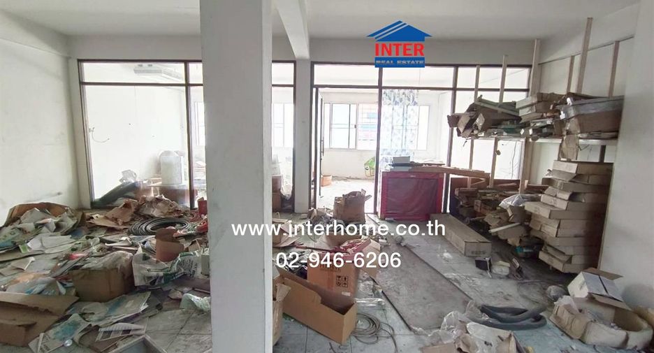 À vendre 3 chambres local commercial à Pak Kret, Nonthaburi