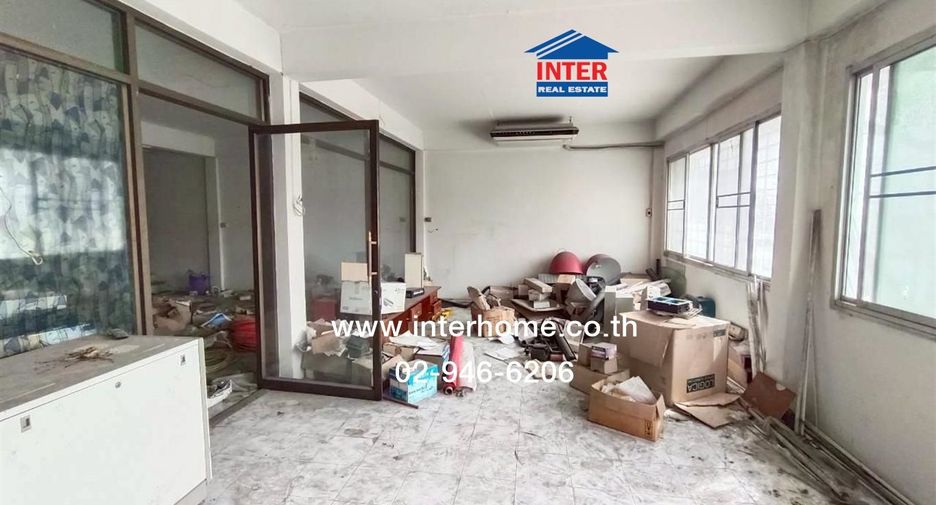 À vendre 3 chambres local commercial à Pak Kret, Nonthaburi