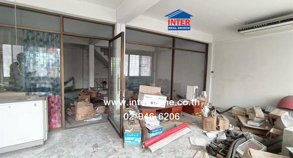 À vendre 3 chambres local commercial à Pak Kret, Nonthaburi