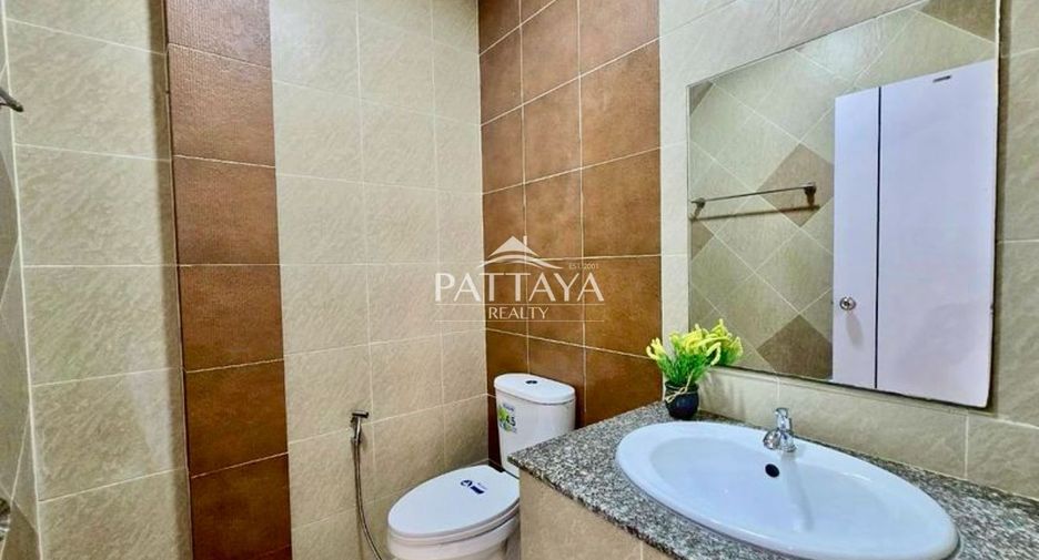 For sale 2 bedrooms townhouse in Bang Lamung, Chonburi